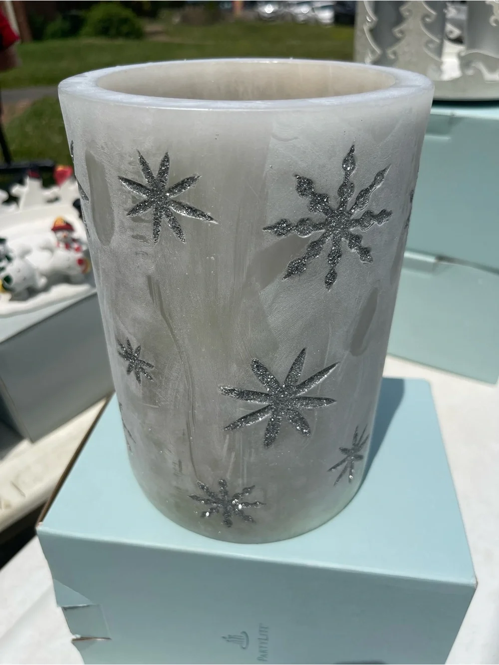 PartyLite White Pillar Candle Holder with Silver Glitter Snowflakes - Picture 1 of 1